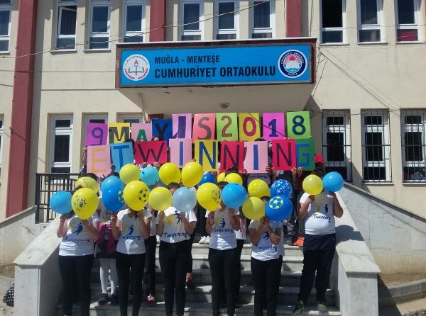 Cumhuriyet Ortaokulu Öğrencileri 9 Mayıs e Twinning Günü´nü Coşkuyla Kutladılar